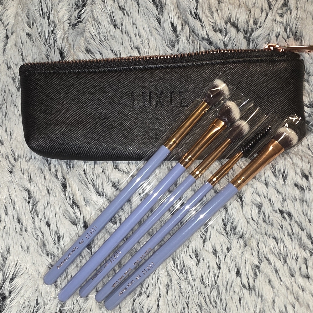 LUXIE Black Makeup Pouch With New Eye Brushes